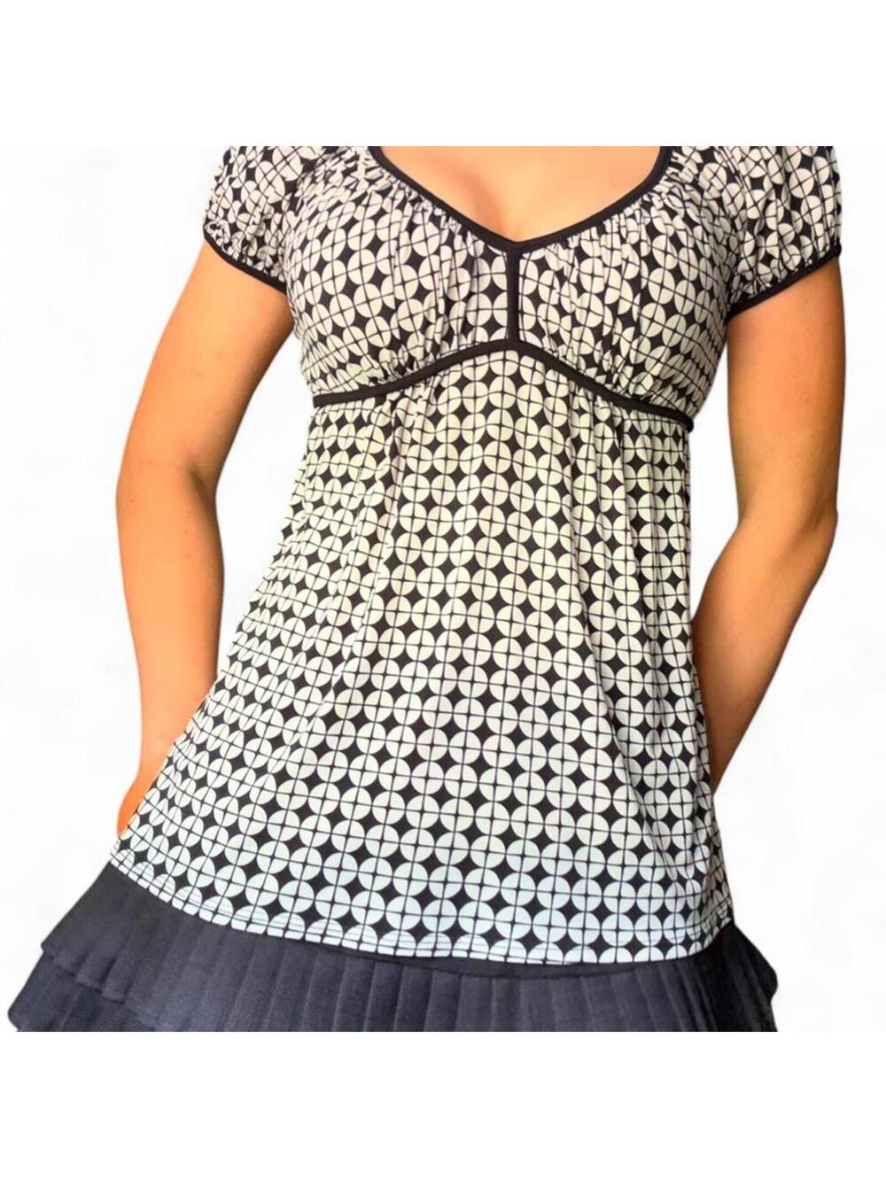 Y2K 2000s black & white geometric babydoll top